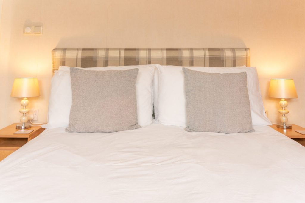 Lodge with hot tub sleeps 4 at the 31 acre site of Mullacott Park is well placed for easily accessing by car some of the most beautiful spots on the North Devon coast