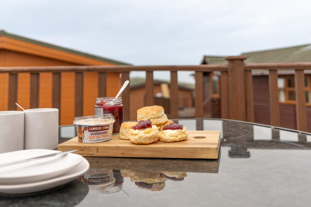 Lodge with hot tub sleeps 4 at the 31 acre site of Mullacott Park is well placed for easily accessing by car some of the most beautiful spots on the North Devon coast