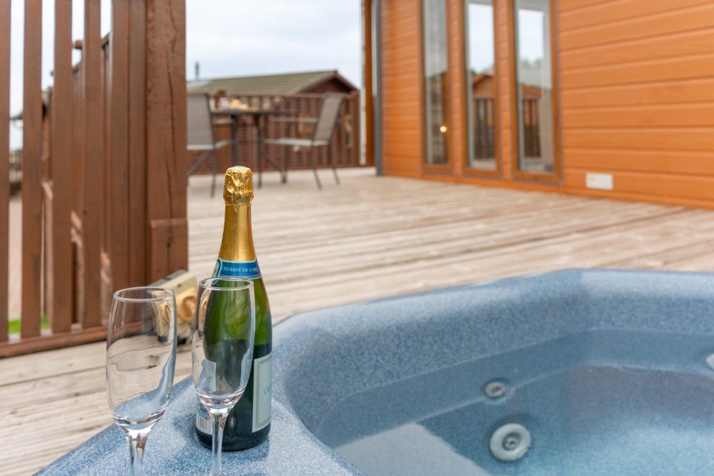 Lodge with hot tub sleeps 4 at the 31 acre site of Mullacott Park is well placed for easily accessing by car some of the most beautiful spots on the North Devon coast