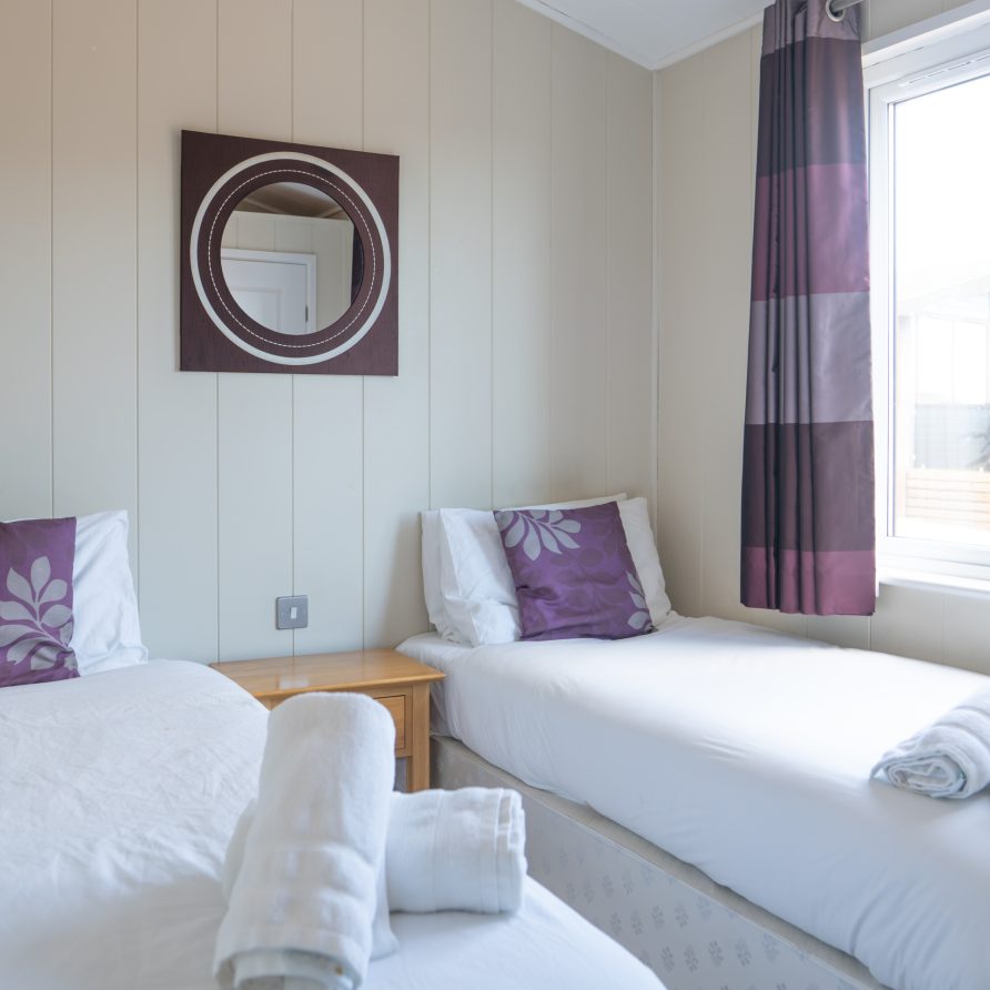 Family Lodge sleeps up to 6, countryside views and near to beach for surfing
