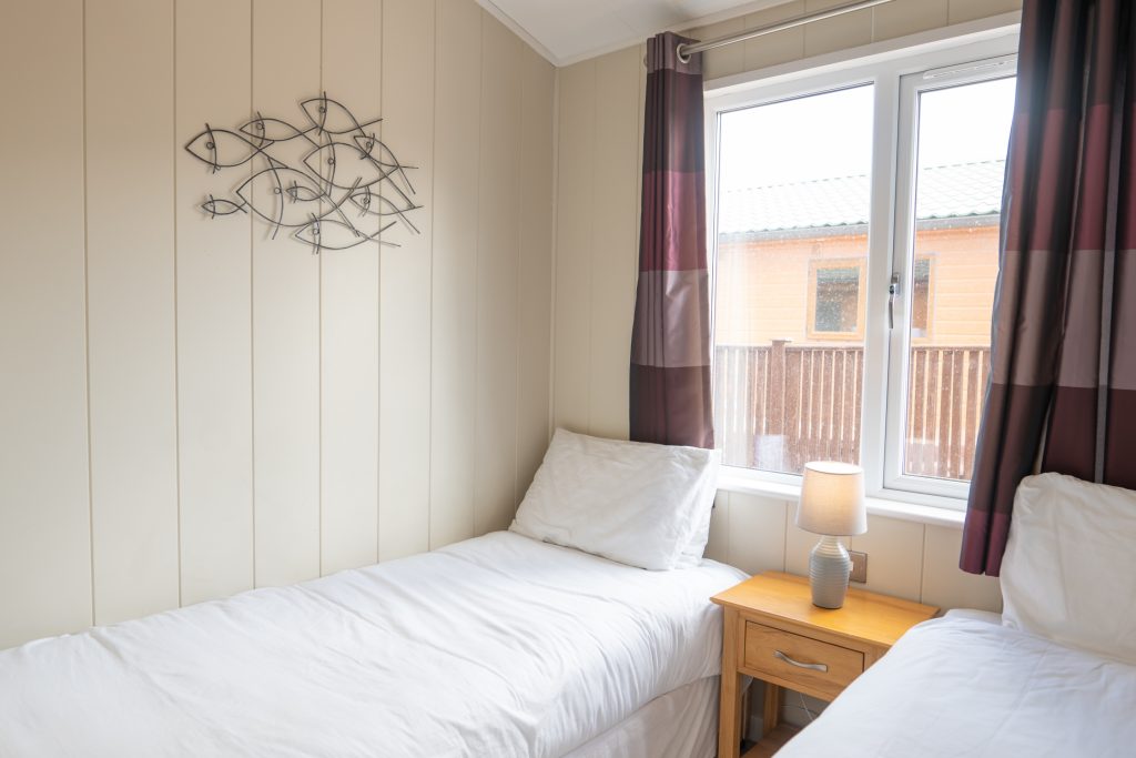 Family Lodge sleeps up to 6, countryside views and near to beach for surfing