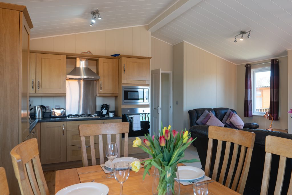 Family Lodge sleeps up to 6, countryside views and near to beach for surfing
