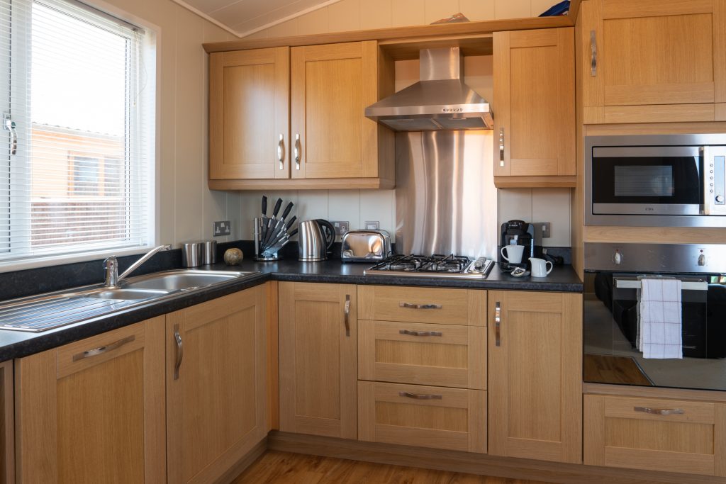 Family Lodge sleeps up to 6, countryside views and near to beach for surfing