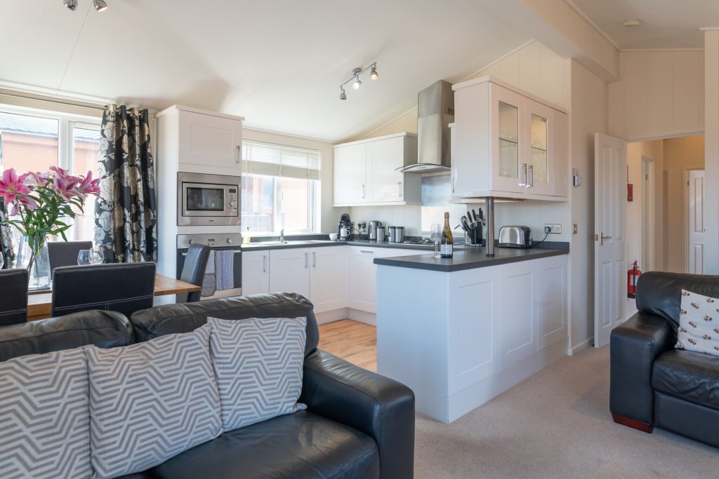 56 Meadow View, 3 bed lodge sleeps 6 north devon , for surfing, walking, dogs friendly